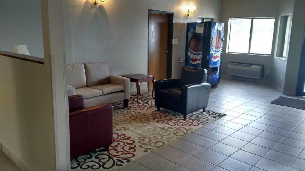 Rodeway Inn Red Oak Bagian luar foto
