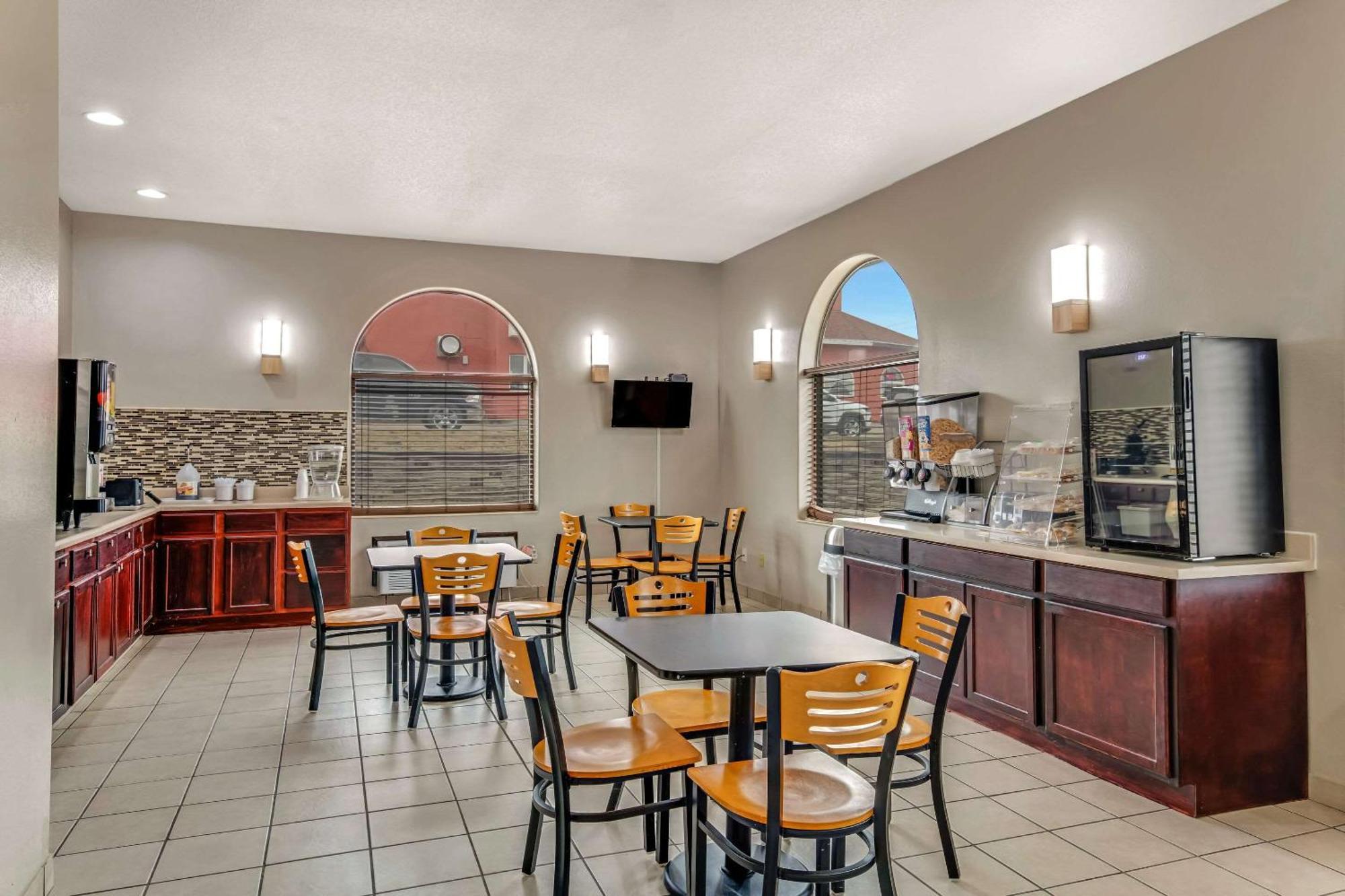 Rodeway Inn Red Oak Bagian luar foto