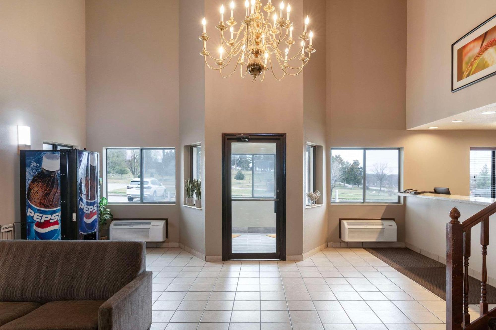 Rodeway Inn Red Oak Bagian luar foto