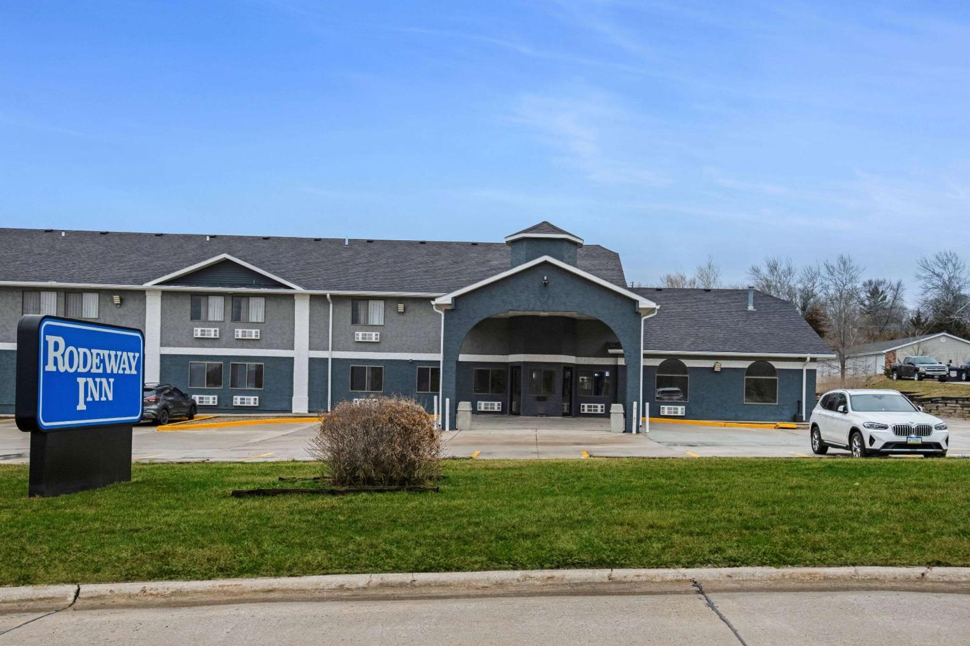 Rodeway Inn Red Oak Bagian luar foto