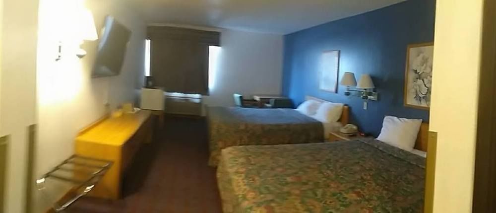 Rodeway Inn Red Oak Bagian luar foto
